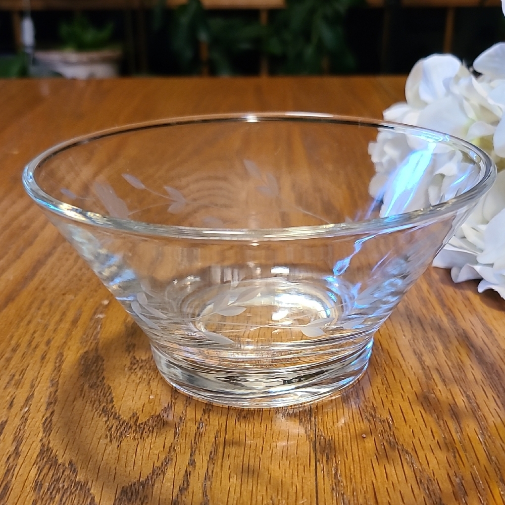 Princess House Elegant Clear Glass Bowl